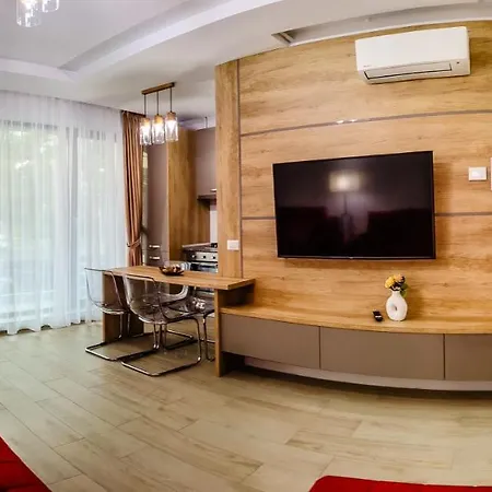 Red Luxury Apartment Lake On Mamaia Exterior photo