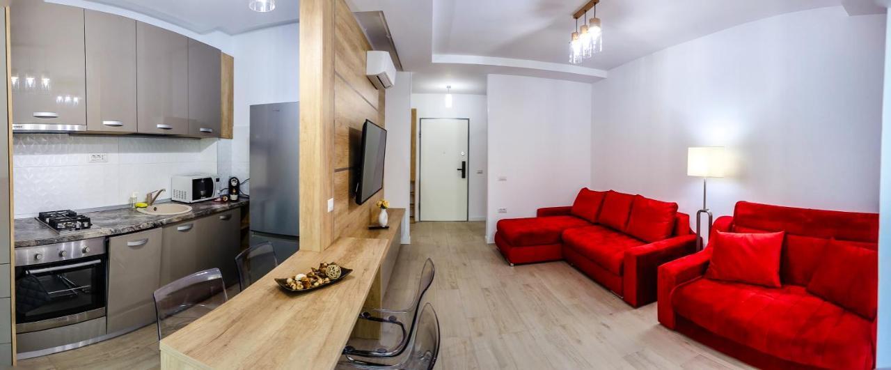Red Luxury On Mamaia