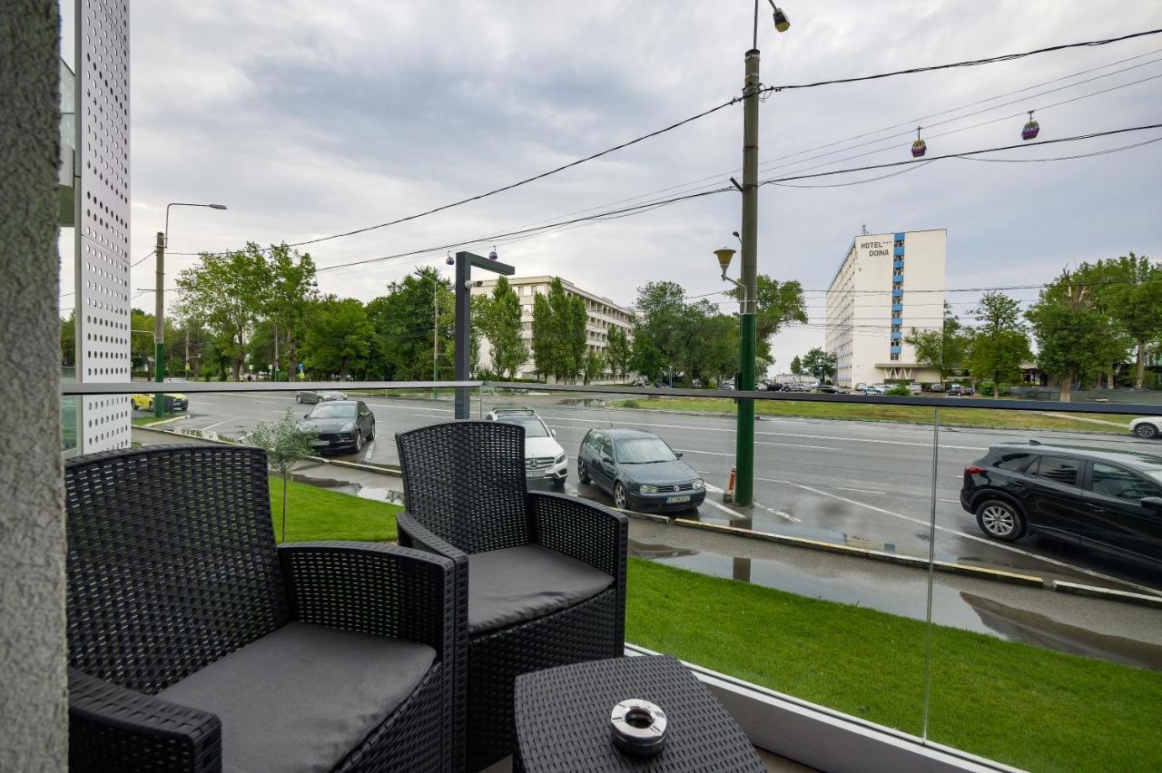Red Luxury On Apartament Mamaia