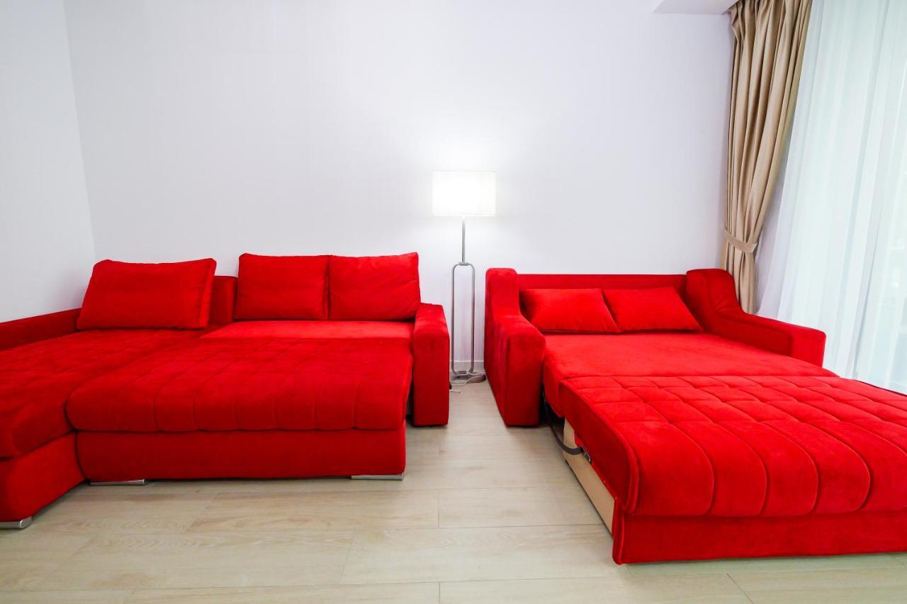 Red Luxury On Mamaia