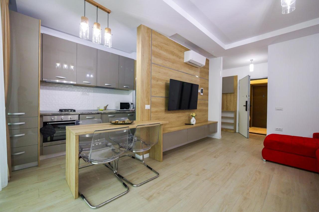 Red Luxury On Apartament *
