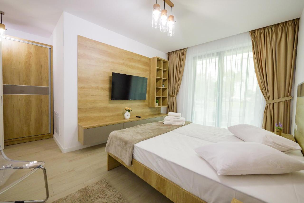 Red Luxury On Apartament *