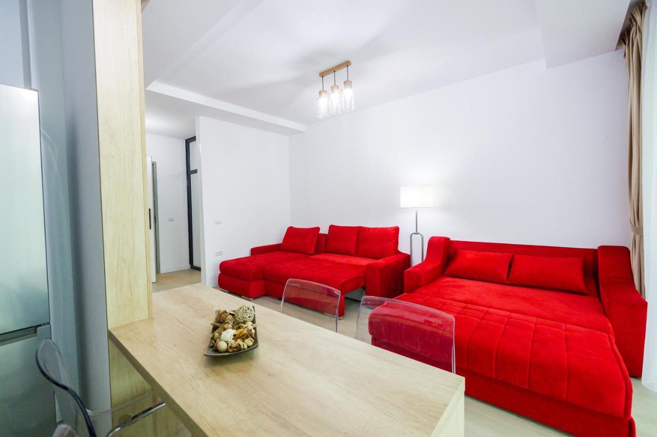 Red Luxury On Apartament *