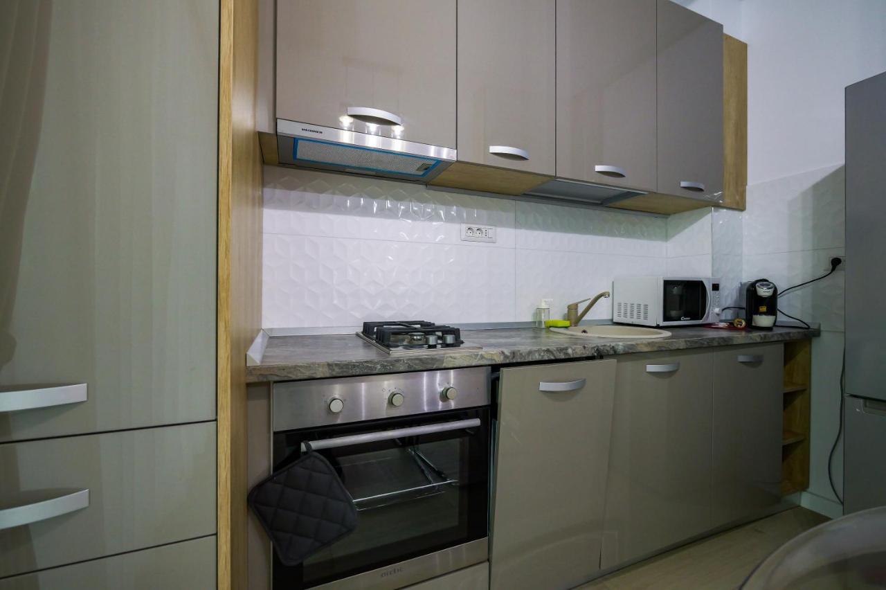 Red Luxury On Apartament Mamaia