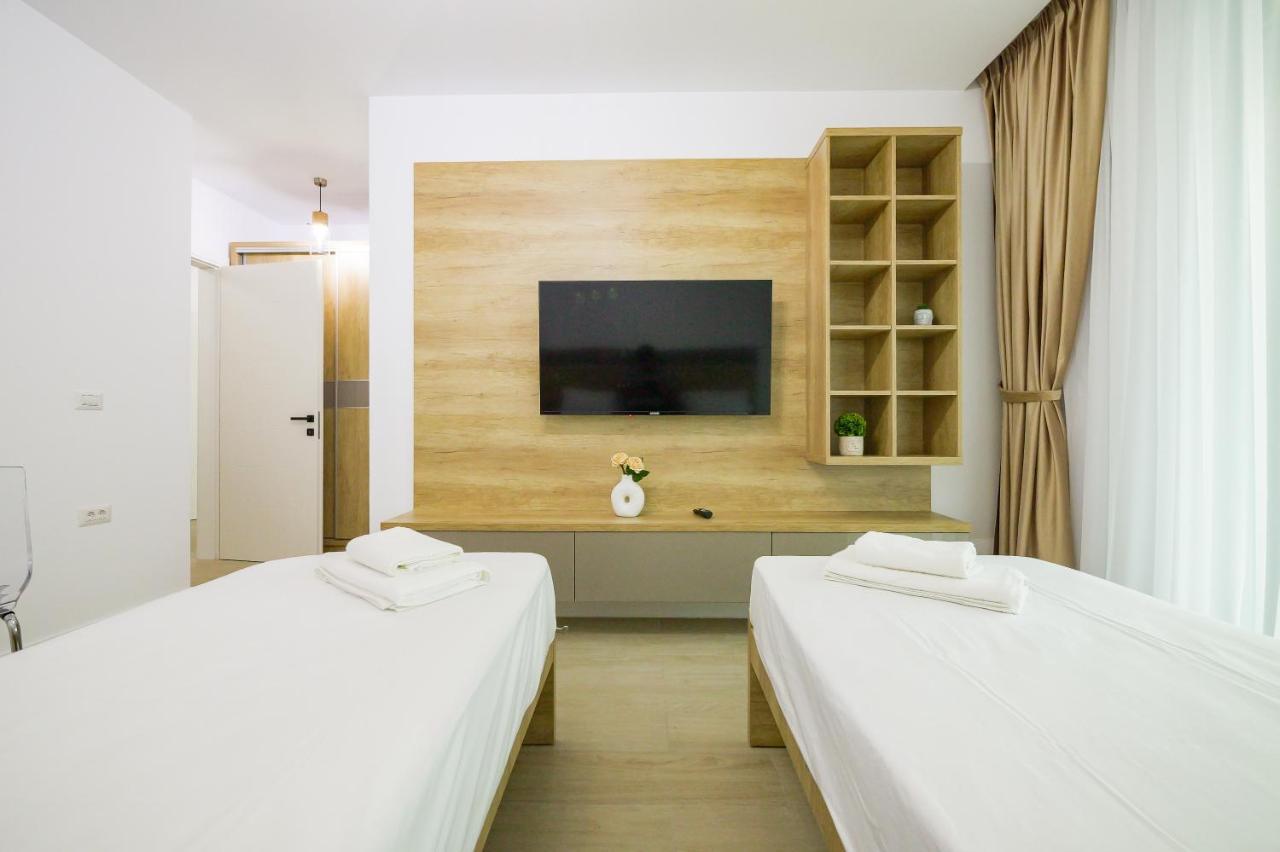 Red Luxury On Apartament