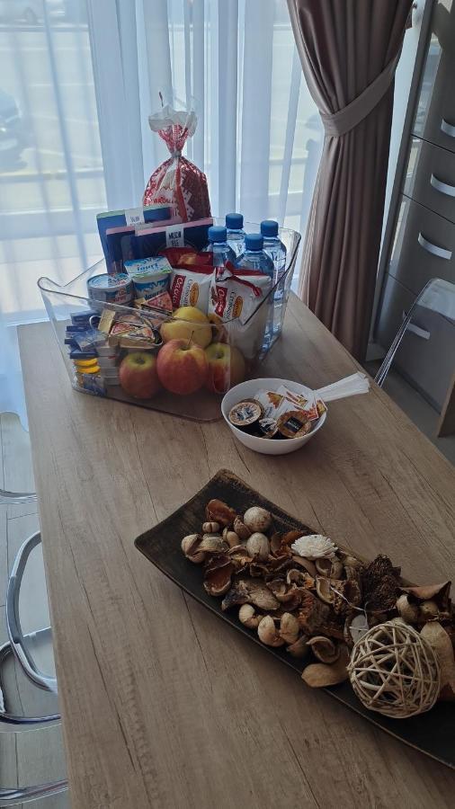 Red Luxury On Apartament